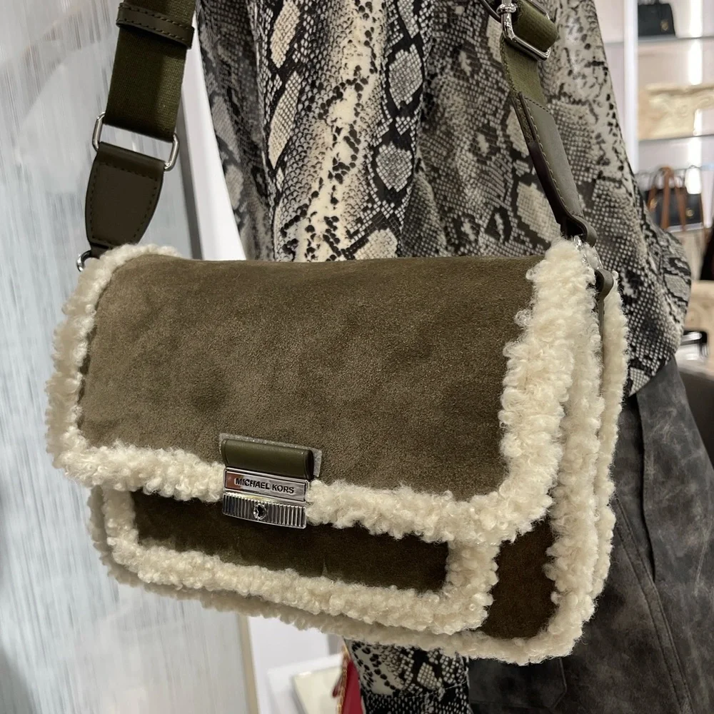 MICHAEL KORS Bradshaw Medium Suede and Faux Shearling Messenger Bag
Olive 
NWT - Picture 8 of 16